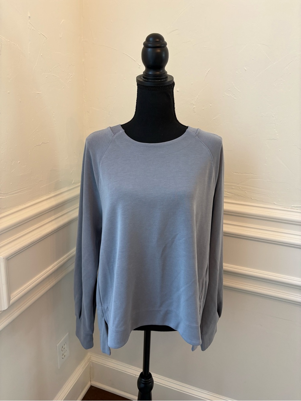 Women’s Crewneck Pullover Sweatshirt - Light Blue/grey